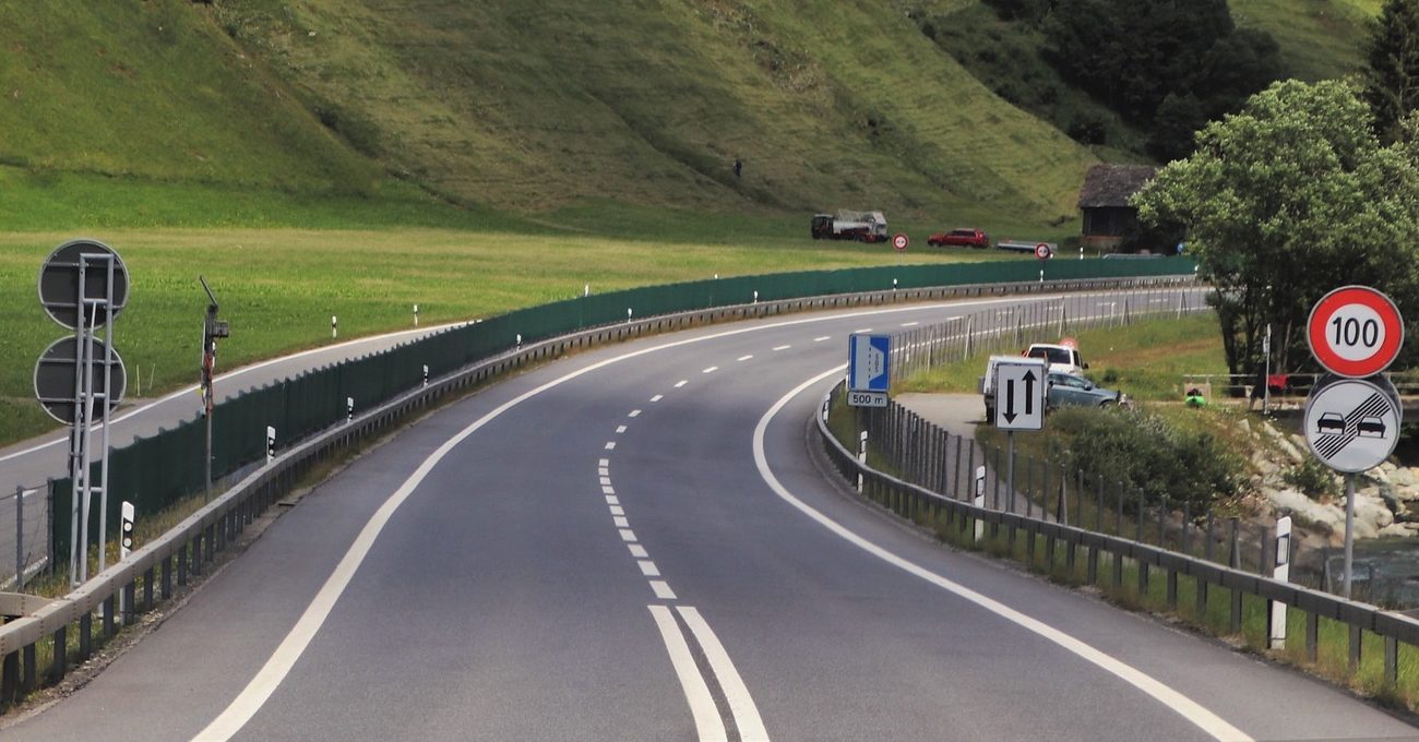 日本は出遅れ気味 中国 山間部の高速道を自動運転テスト向けに 自動運転ラボ