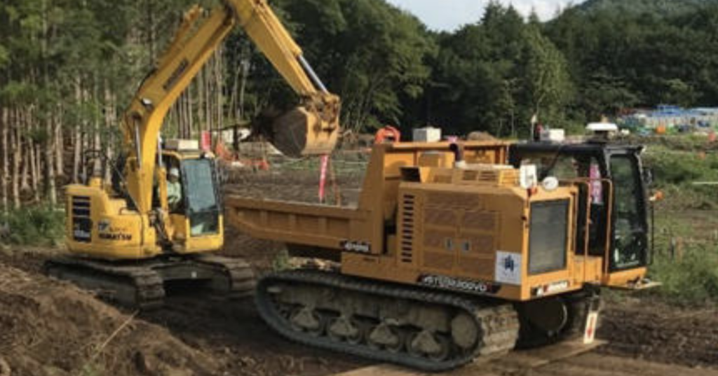 ユンボ、重機、建設機械、コマツ CD25 クローラダンプ