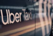 20年後のタクシー「過半数がAI自動運転」 Uber社長が見解