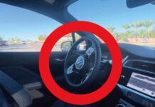 Googleロボタクシー、恐怖の「8車線ナナメ横断」